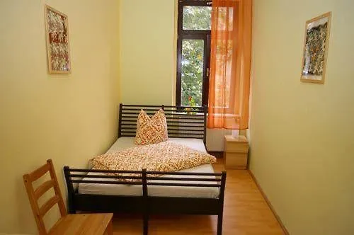 Apartment 3R-Fewo-Bis-8-Personen-Zentral-T8 Dresden Germany